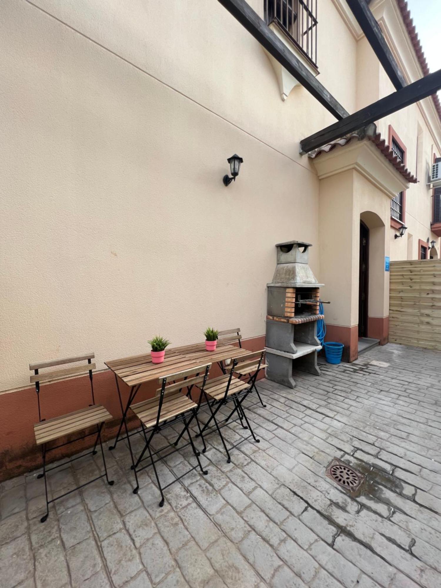 Apartamentos Sevilla Deluxe Rosales Los Rosales  Εξωτερικό φωτογραφία